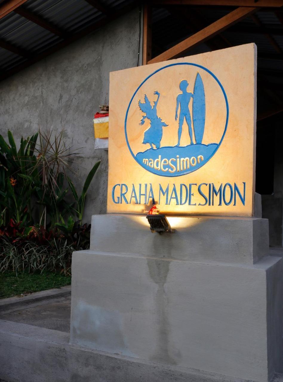 ホテル Graha Madesimon ケテウェル エクステリア 写真